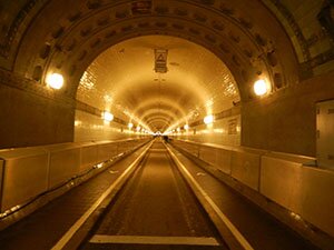 Vieux Tunnel sous l'Elbe (Alter Elbtunnel) à Hambourg