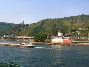 La ville de Kaub et le Rhin