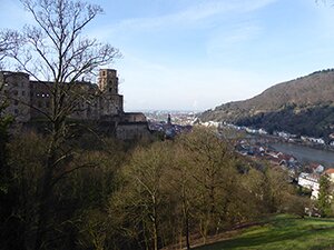Château de Heidelberg et le Neckar, vu du parc, photo © allemagnevoyage