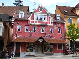 Maison penchée, photo © allemagnevoyage