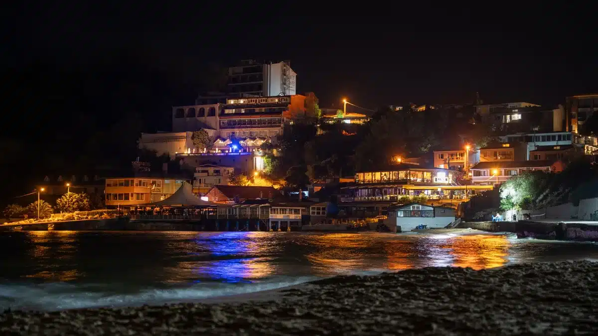 Cha&icirc;nes de valeur du tourisme : h&ocirc;tel, restaurant, services et commerce local