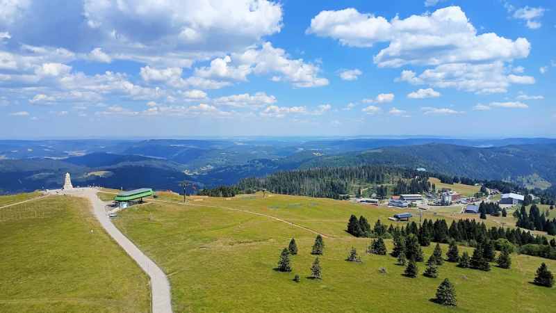 Randonnée en Forêt-Noire : les plus beaux sentiers à portée de l'Alsace Allemagne Voyage