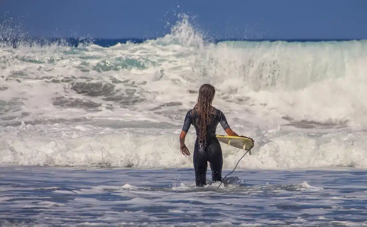 Activités nautiques et sports de plage : kayak, paddle ou baignade en mer