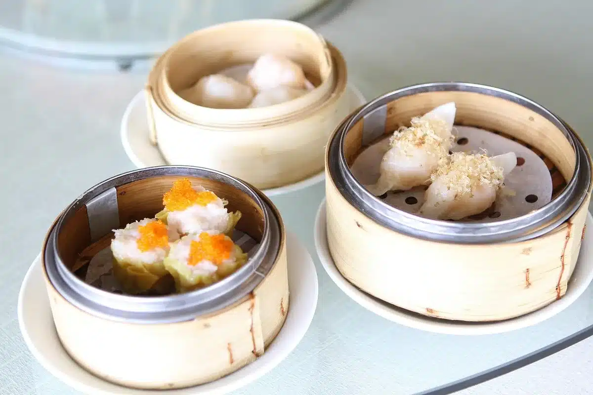 Restaurant asiatique avec dim sum et nouilles maison dans Chinatown